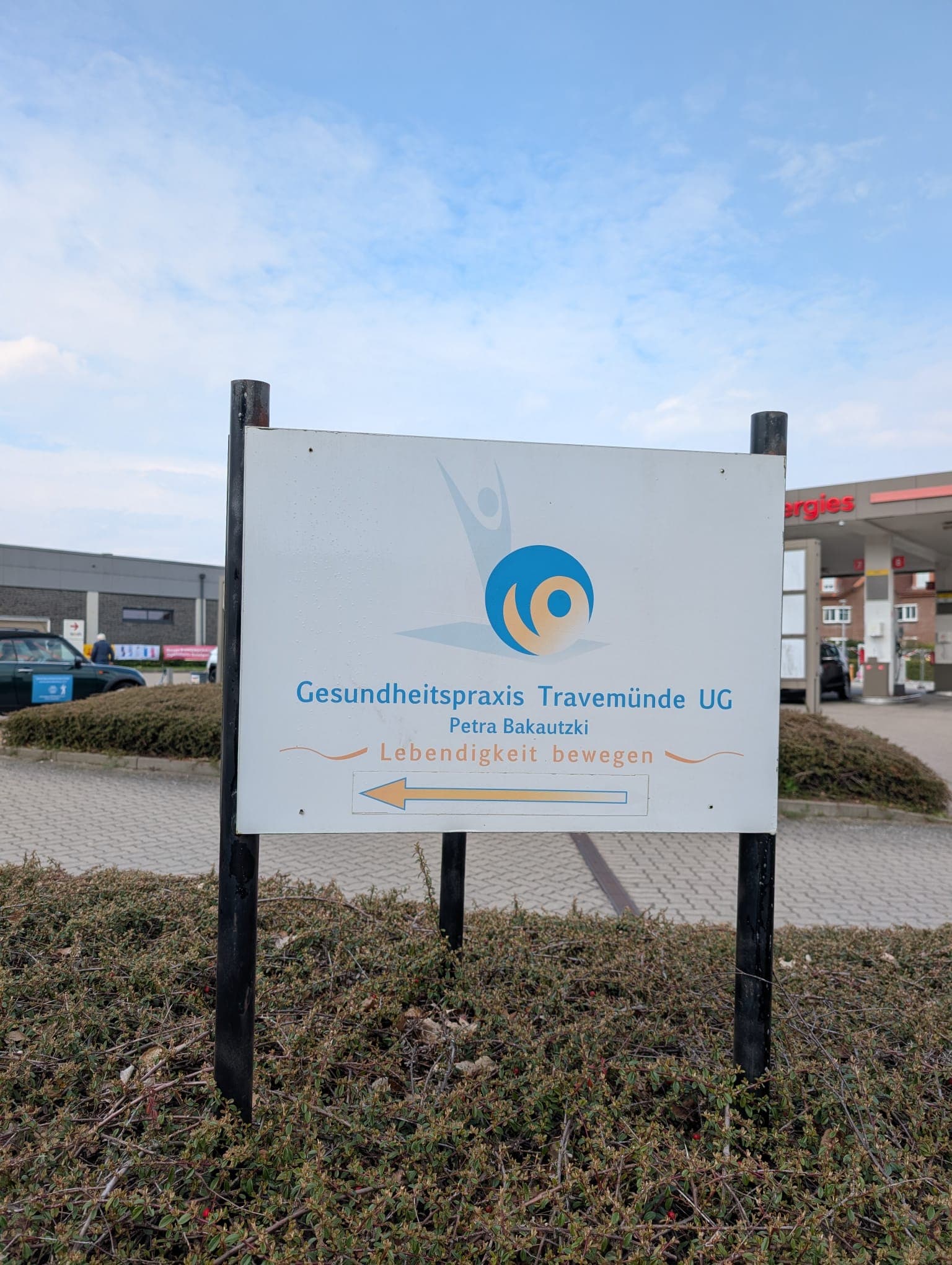 Firmenschild aufpoliert — nachher