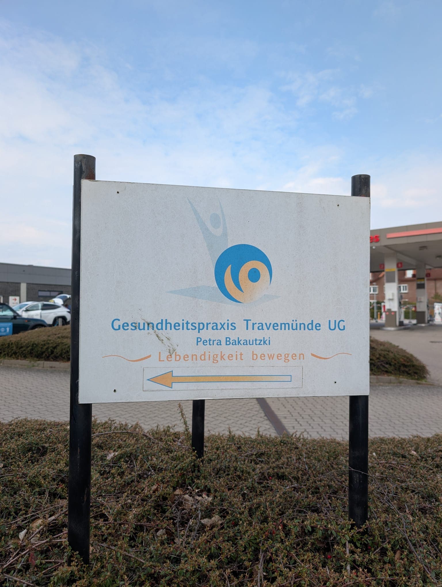 Firmenschild aufpoliert — vorher